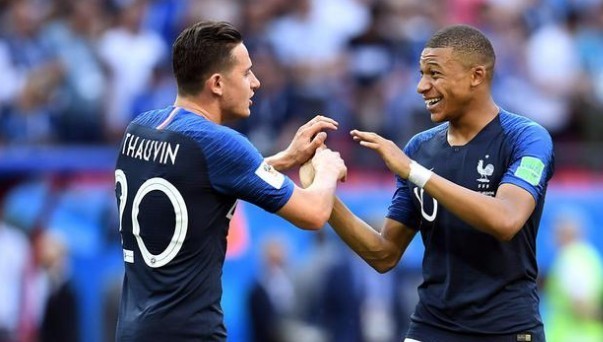 两岁的暗区突围，带着夺金撤离走向全民化